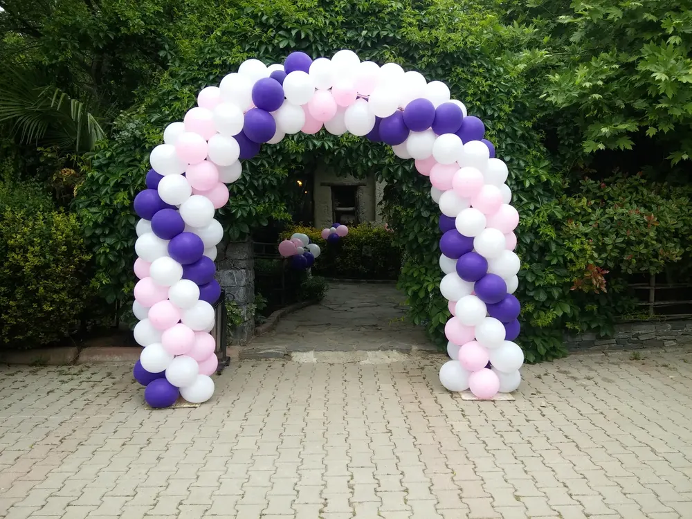 Kapı Takı Balon Süsleme örneği, profesyonel kurulum — Esin Balon