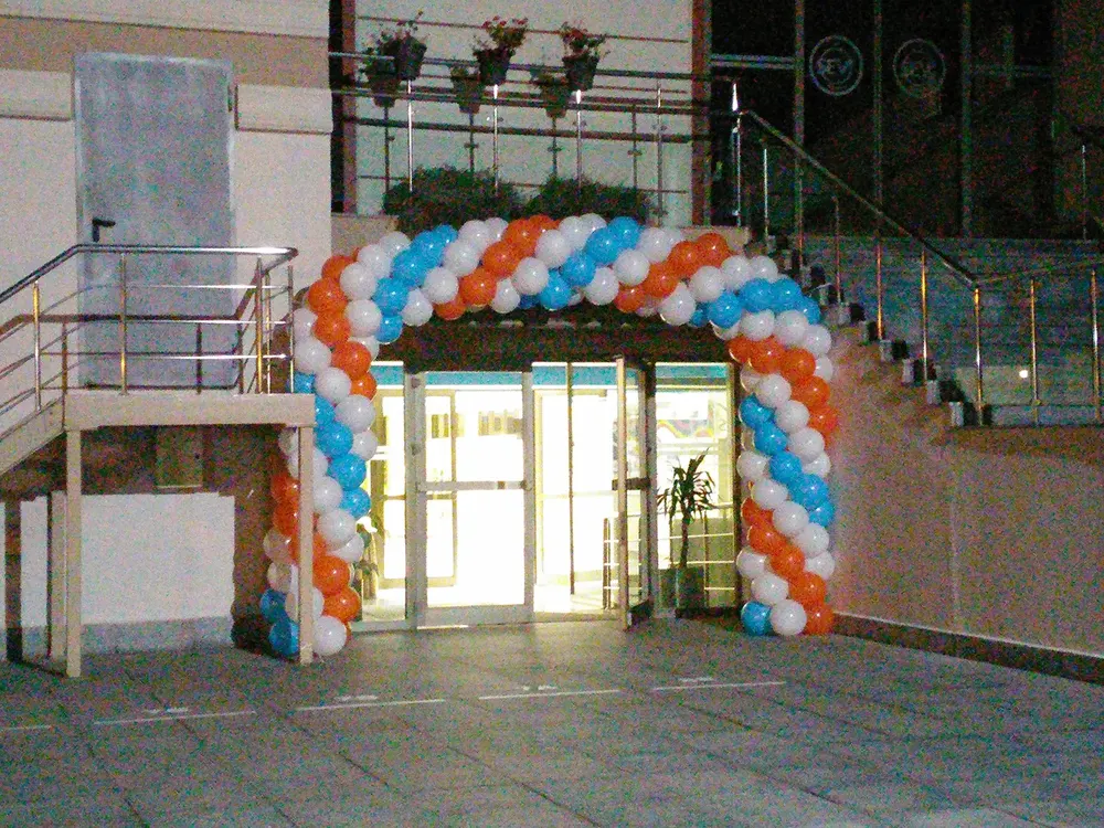 Kapı Takı Balon Süsleme örneği, profesyonel kurulum — Esin Balon