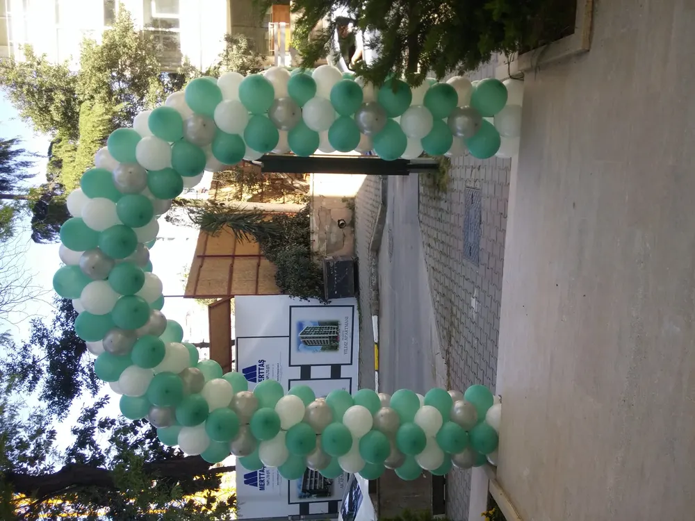 Kapı Takı Balon Süsleme örneği, profesyonel kurulum — Esin Balon