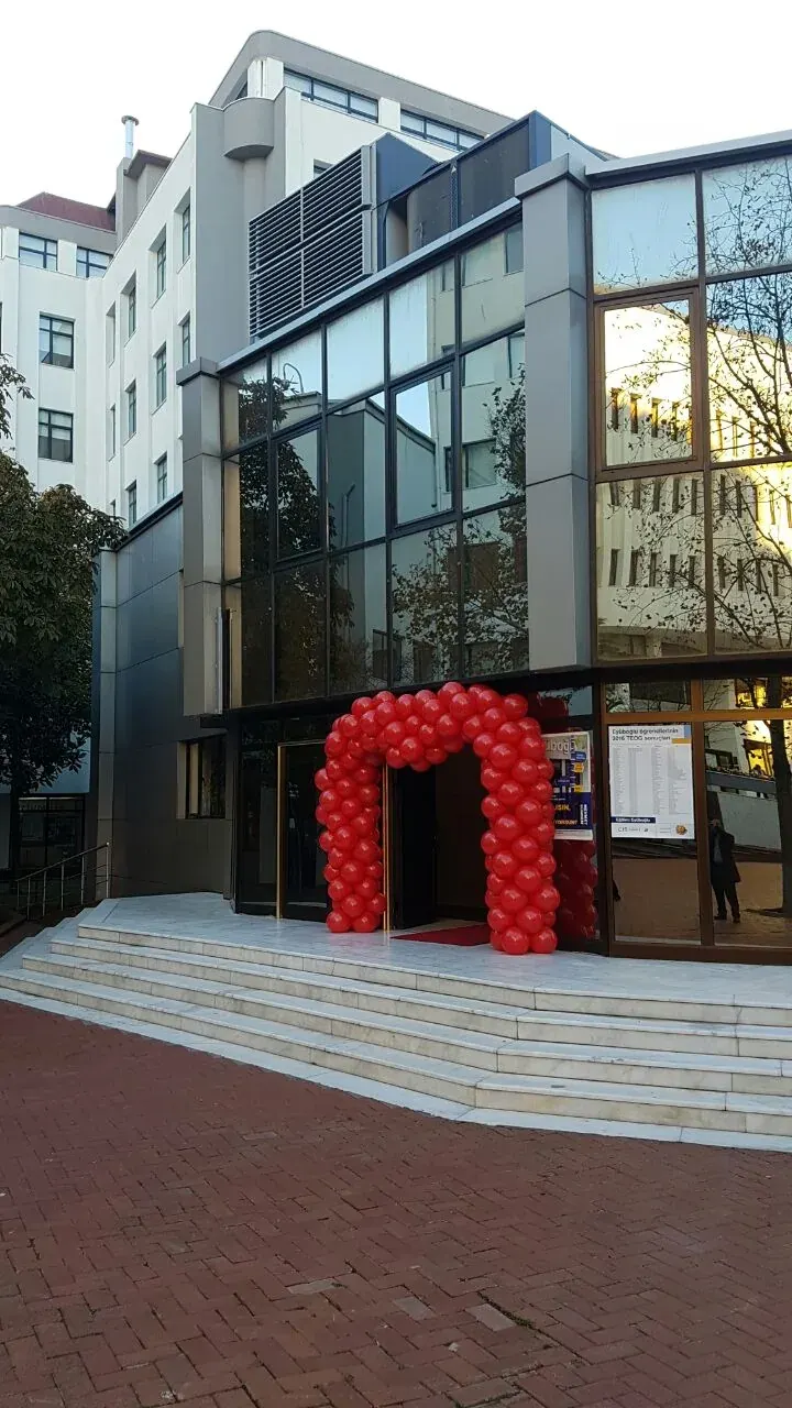 Kapı Takı Balon Süsleme çalışması — Esin Balon İstanbul