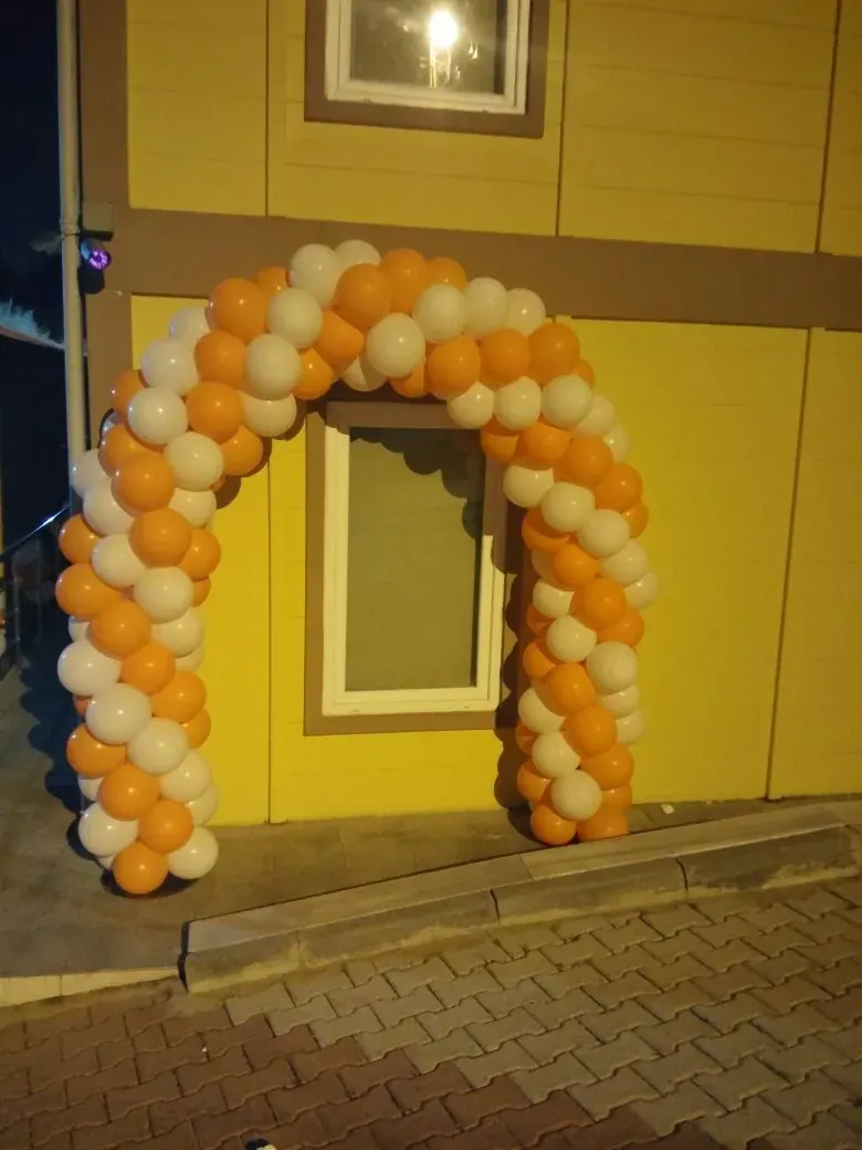 İstanbul kapı takı balon süsleme uygulaması — Esin Balon organizasyon