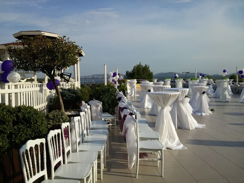 İstanbul kokteyl bistro masası uygulaması — Esin Balon organizasyon