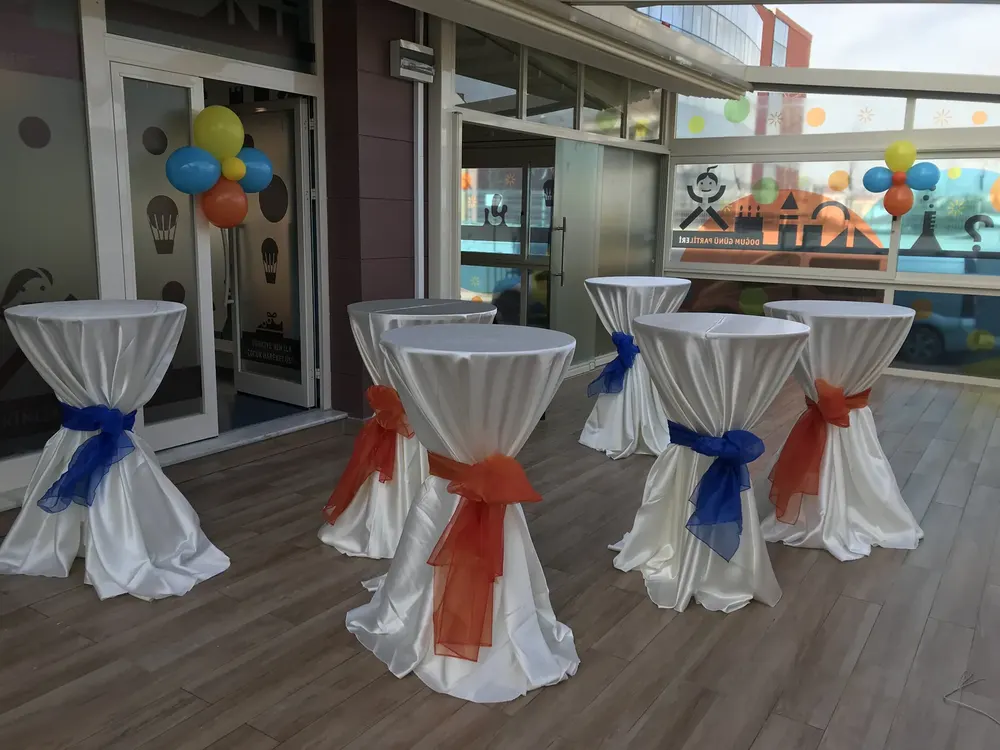 İstanbul kokteyl bistro masası uygulaması — Esin Balon organizasyon