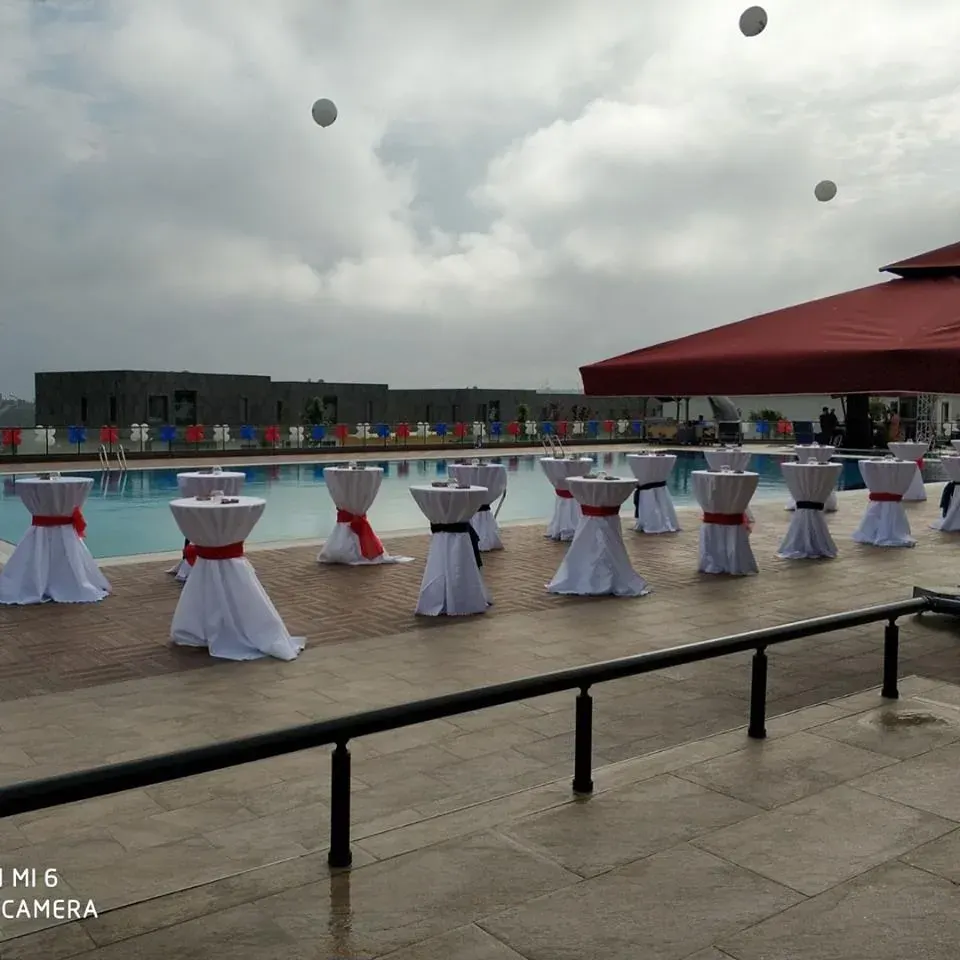 İstanbul kokteyl bistro masası uygulaması — Esin Balon organizasyon
