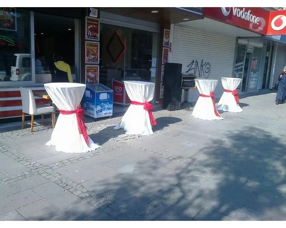 Kokteyl Bistro Masası örneği, profesyonel kurulum — Esin Balon