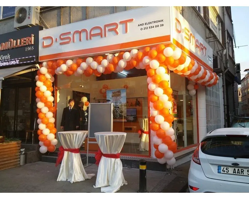 Kokteyl Bistro Masası örneği, profesyonel kurulum — Esin Balon
