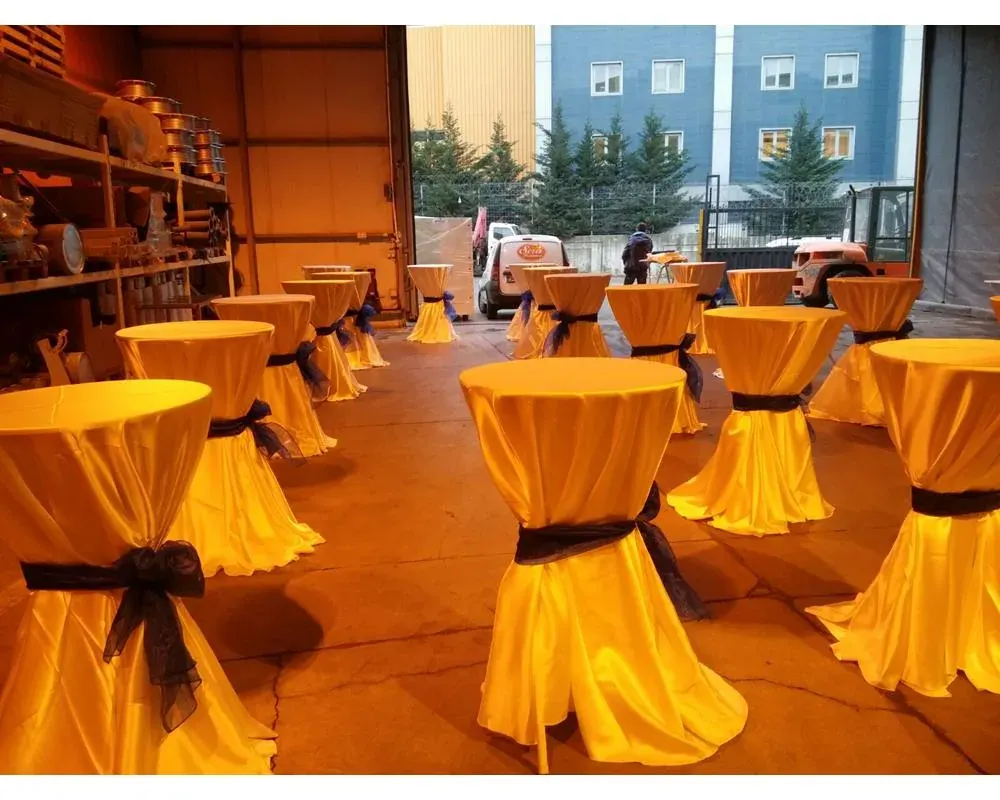 Kokteyl Bistro Masası örneği, profesyonel kurulum — Esin Balon