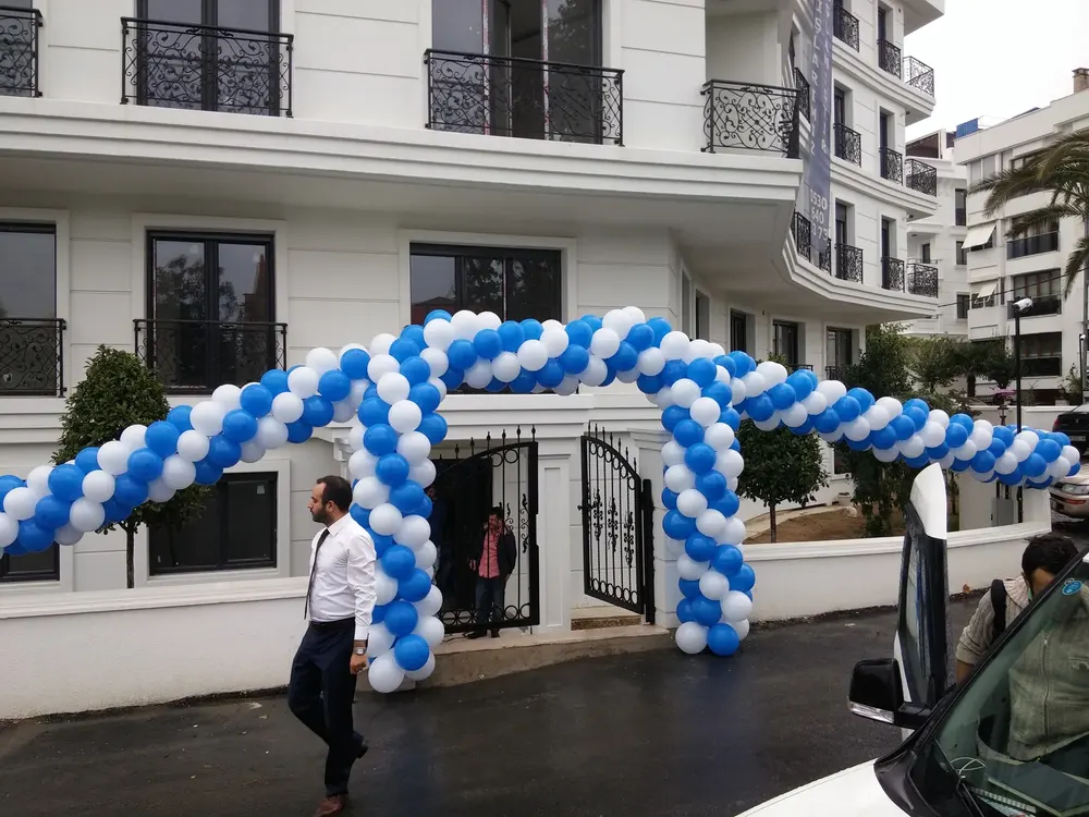 Mağaza Açılışı Balon Süsleme örneği, profesyonel kurulum — Esin Balon