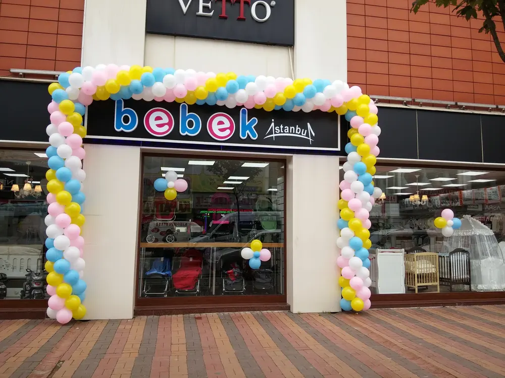 Mağaza Açılışı Balon Süsleme örneği, profesyonel kurulum — Esin Balon
