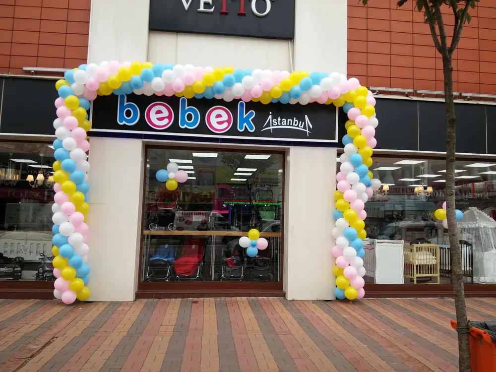 Mağaza Açılışı Balon Süsleme örneği, profesyonel kurulum — Esin Balon