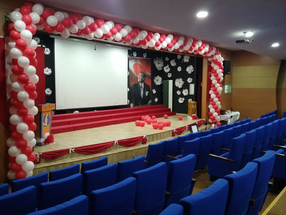 İstanbul mağaza açılışı balon süsleme uygulaması — Esin Balon organizasyon