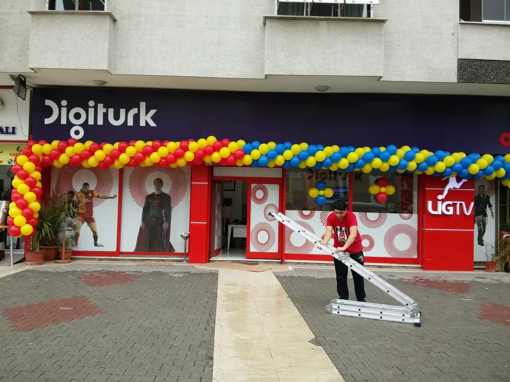 Mağaza Açılışı Balon Süsleme örneği, profesyonel kurulum — Esin Balon