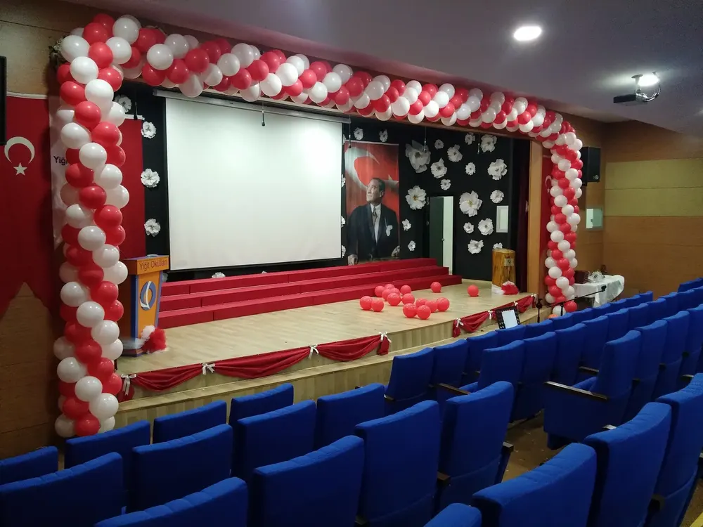 İstanbul mağaza açılışı balon süsleme uygulaması — Esin Balon organizasyon