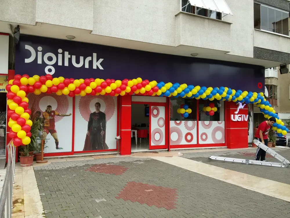 Mağaza Açılışı Balon Süsleme örneği, profesyonel kurulum — Esin Balon