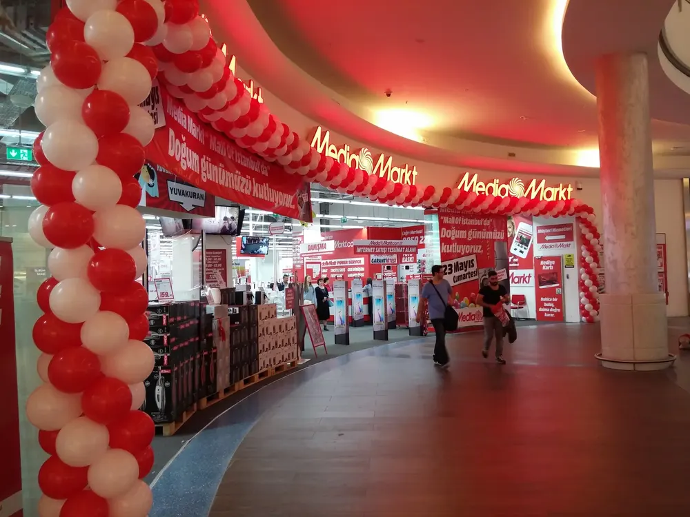 Mağaza Açılışı Balon Süsleme örneği, profesyonel kurulum — Esin Balon