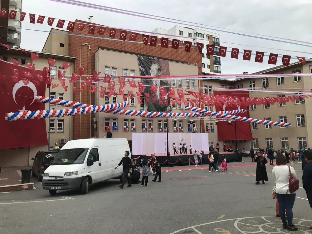 İstanbul mezuniyet ve okul balon süsleme uygulaması — Esin Balon organizasyon