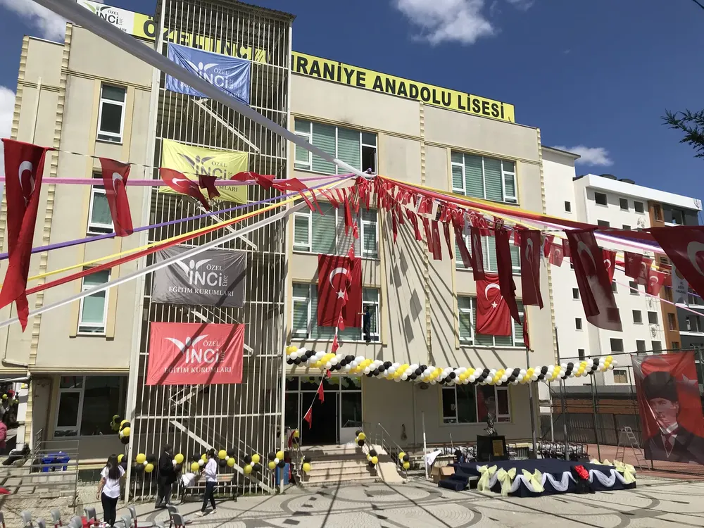 Mezuniyet ve Okul Balon Süsleme örneği, profesyonel kurulum — Esin Balon