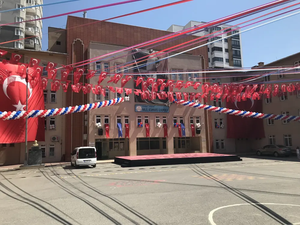 Mezuniyet ve Okul Balon Süsleme örneği, profesyonel kurulum — Esin Balon