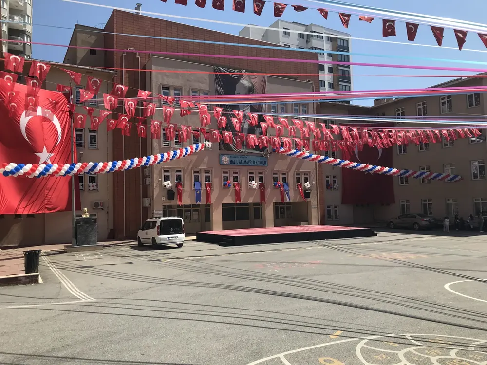 İstanbul mezuniyet ve okul balon süsleme uygulaması — Esin Balon organizasyon