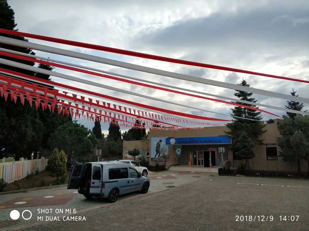 Mezuniyet ve Okul Balon Süsleme örneği, profesyonel kurulum — Esin Balon