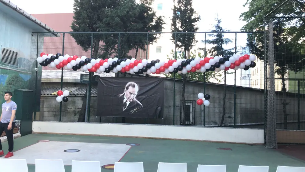 Mezuniyet ve Okul Balon Süsleme örneği, profesyonel kurulum — Esin Balon