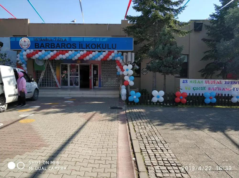 Mezuniyet ve Okul Balon Süsleme örneği, profesyonel kurulum — Esin Balon