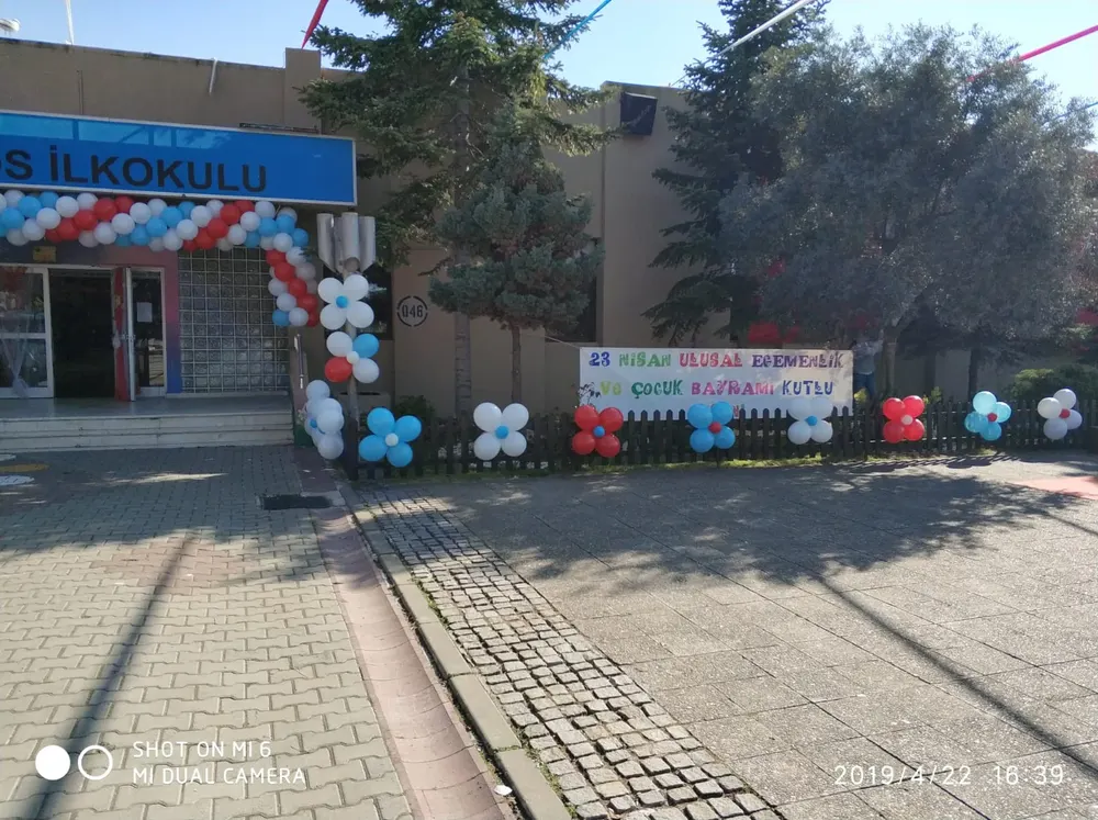 Mezuniyet ve Okul Balon Süsleme örneği, profesyonel kurulum — Esin Balon