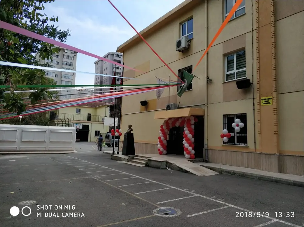 Mezuniyet ve Okul Balon Süsleme örneği, profesyonel kurulum — Esin Balon