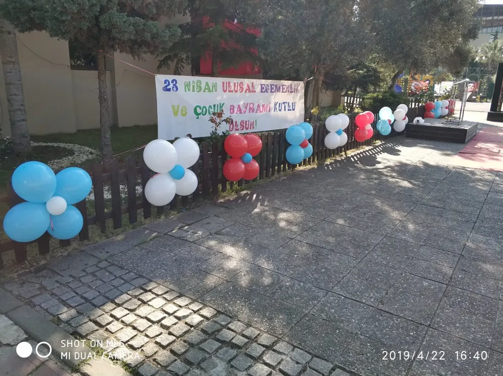 Mezuniyet ve Okul Balon Süsleme örneği, profesyonel kurulum — Esin Balon