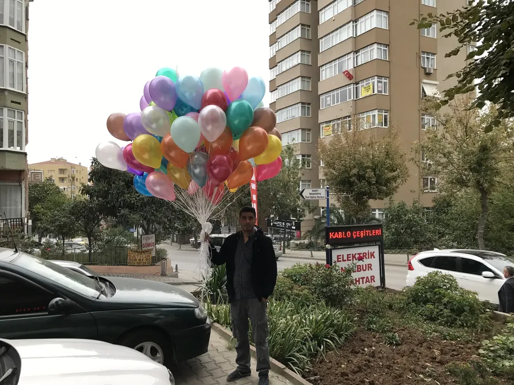 Uçan Balon Süsleme örneği, profesyonel kurulum — Esin Balon