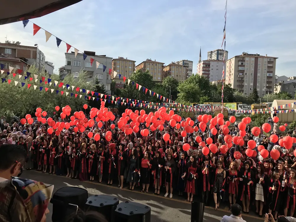 İstanbul uçan balon süsleme uygulaması — Esin Balon organizasyon