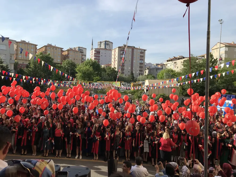 Uçan Balon Süsleme örneği, profesyonel kurulum — Esin Balon