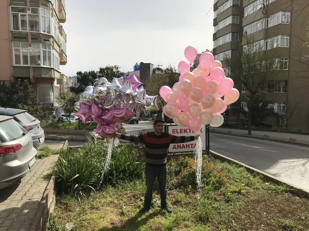 Uçan Balon Süsleme örneği, profesyonel kurulum — Esin Balon