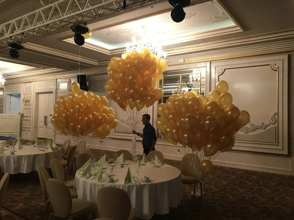 Uçan Balon Süsleme örneği, profesyonel kurulum — Esin Balon