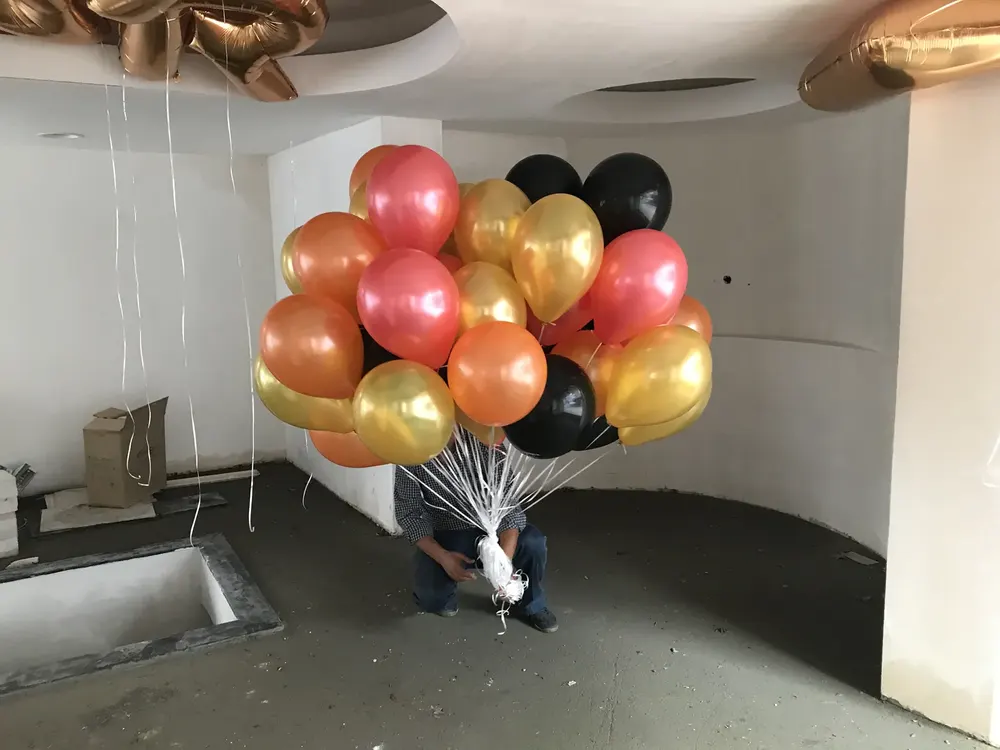 Uçan Balon Süsleme örneği, profesyonel kurulum — Esin Balon