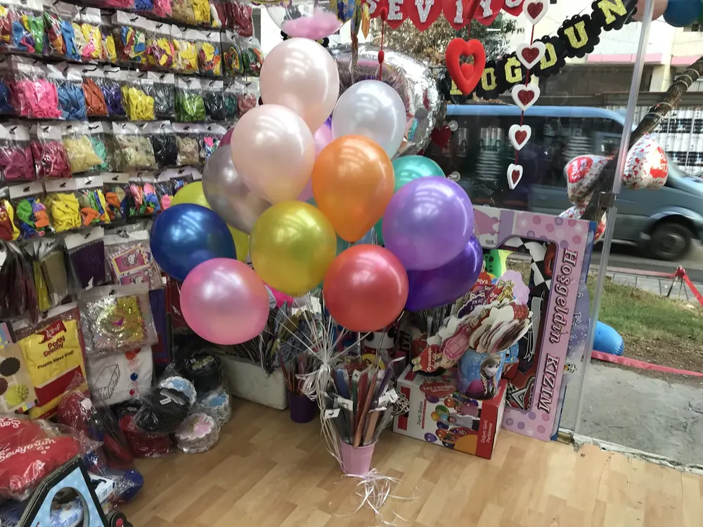 İstanbul uçan balon süsleme uygulaması — Esin Balon organizasyon