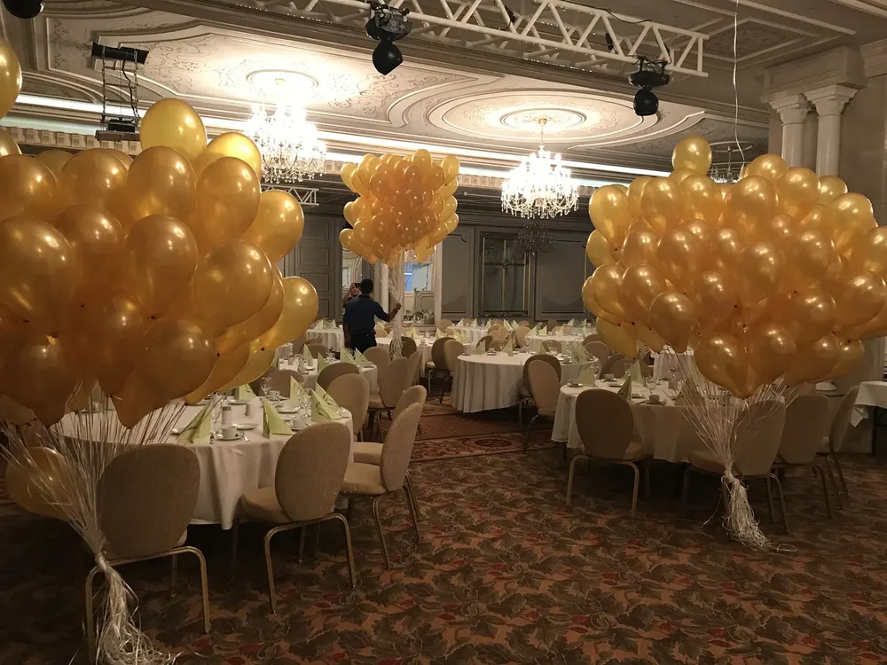 Uçan Balon Süsleme örneği, profesyonel kurulum — Esin Balon