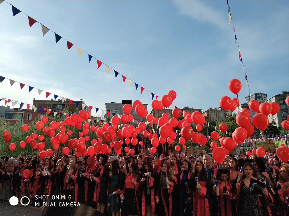 Uçan Balon Süsleme örneği, profesyonel kurulum — Esin Balon