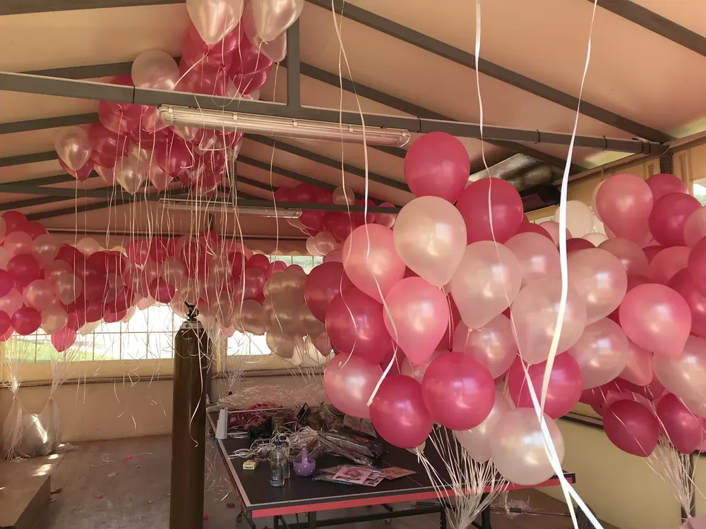 Uçan Balon Süsleme örneği, profesyonel kurulum — Esin Balon
