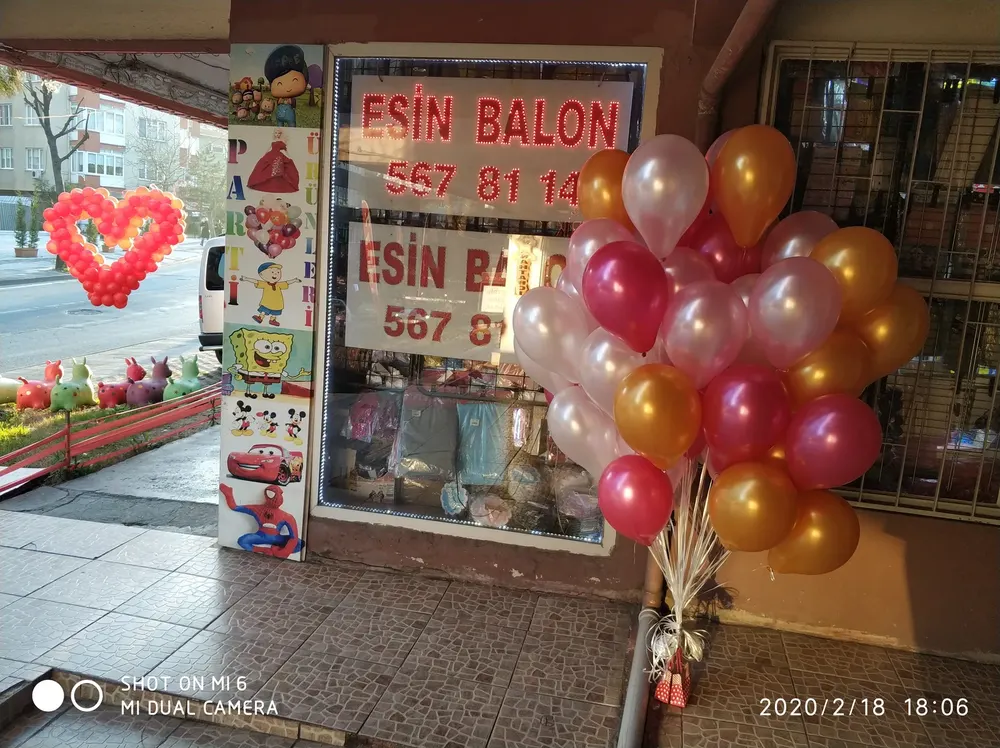 Uçan Balon Süsleme örneği, profesyonel kurulum — Esin Balon