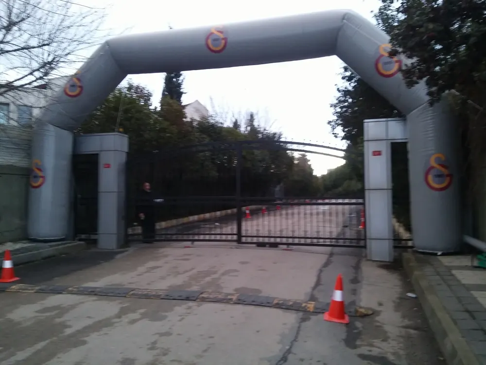 İstanbul yol takı balon süsleme uygulaması — Esin Balon organizasyon