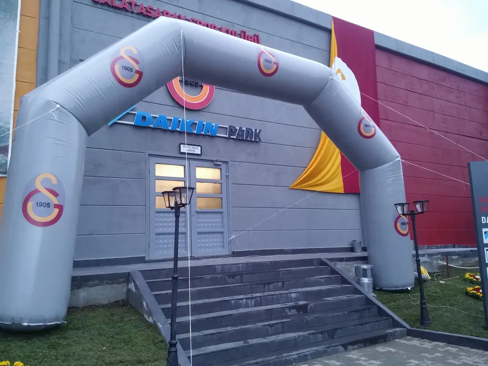 İstanbul yol takı balon süsleme uygulaması — Esin Balon organizasyon