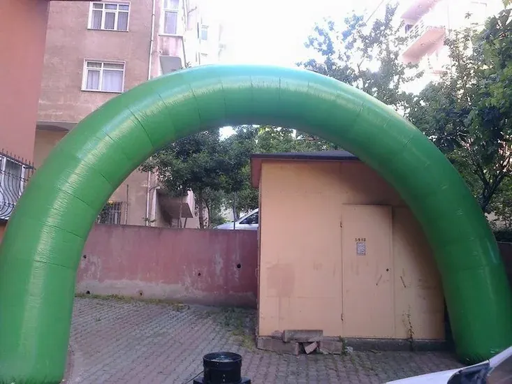 Yol Takı Balon Süsleme örneği, profesyonel kurulum — Esin Balon