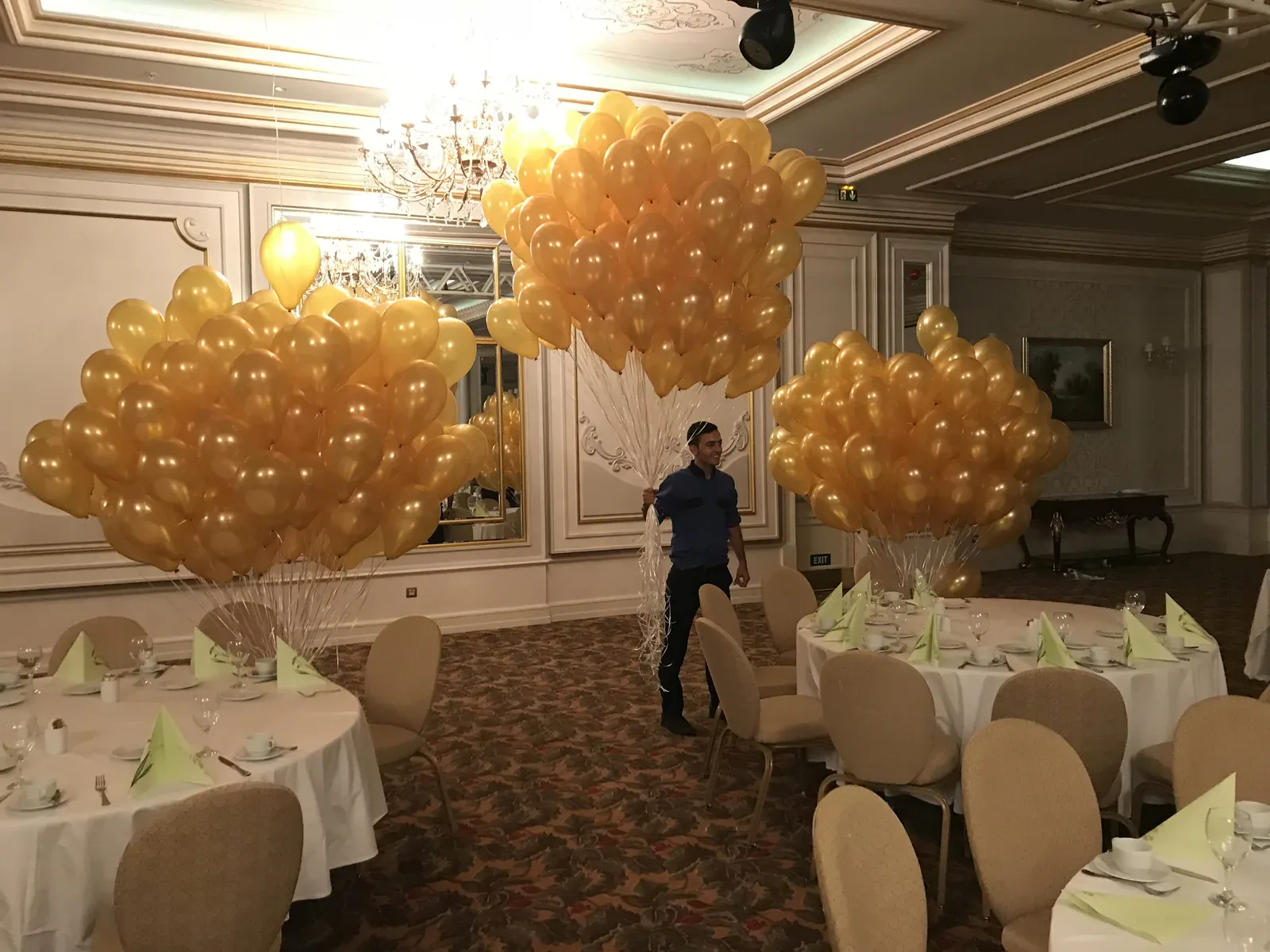 İstanbul uçan balon süsleme — renkli helyum balon buketi, Esin Balon adrese teslim